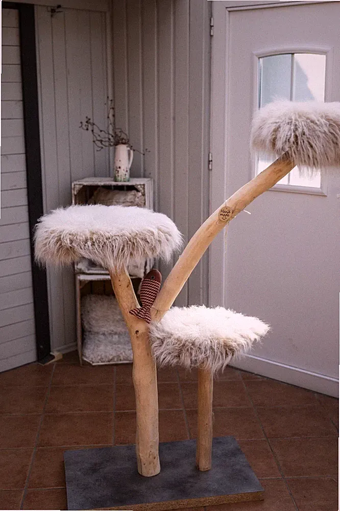 Katzenbaum Kratzbaum Baumstamm Natur Holz Ahorn u. Robinie Handmade Balkon 1,10m