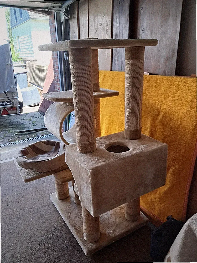 kratzbaum beige, stabil,4 faro more cats,Höhe 142cm,Breite 112cm,Tiefe 80cm