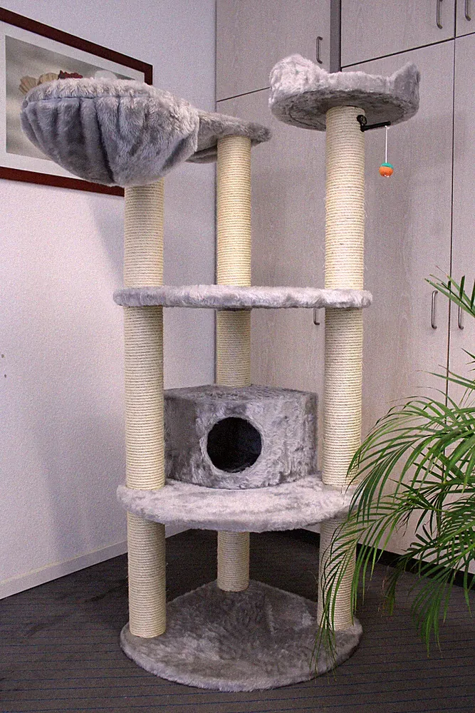 Kratzbaum Big Star Emilia von Clevercat extra große Etagen in vielen Farben