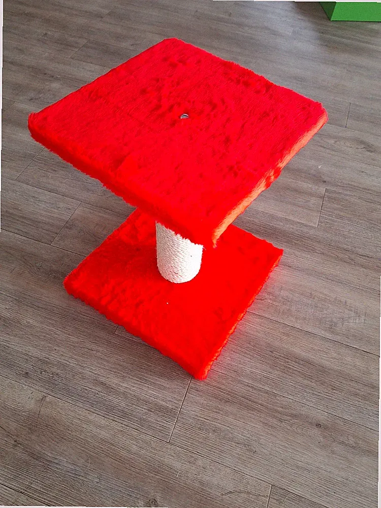 Kratzbaum Modell Liegemax von Clevercat hellrot