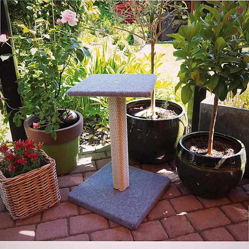 Outdoor Kratzbaum Modell Terrasso ideal für Balkon oder Terrasse