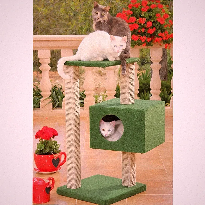 Outdoor Kratzbaum Superkratzboy von Clevercat ideal für Balkon oder Terrasse