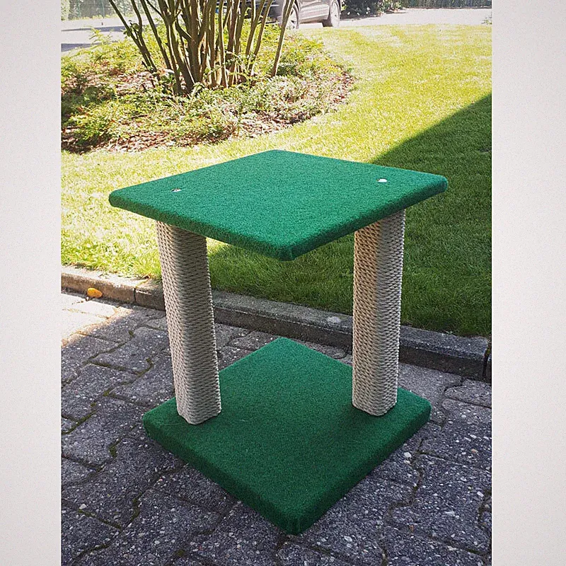 Outdoor Kratzbaum Terasso Louis von Clevercat ideal für Balkon oder Terrasse
