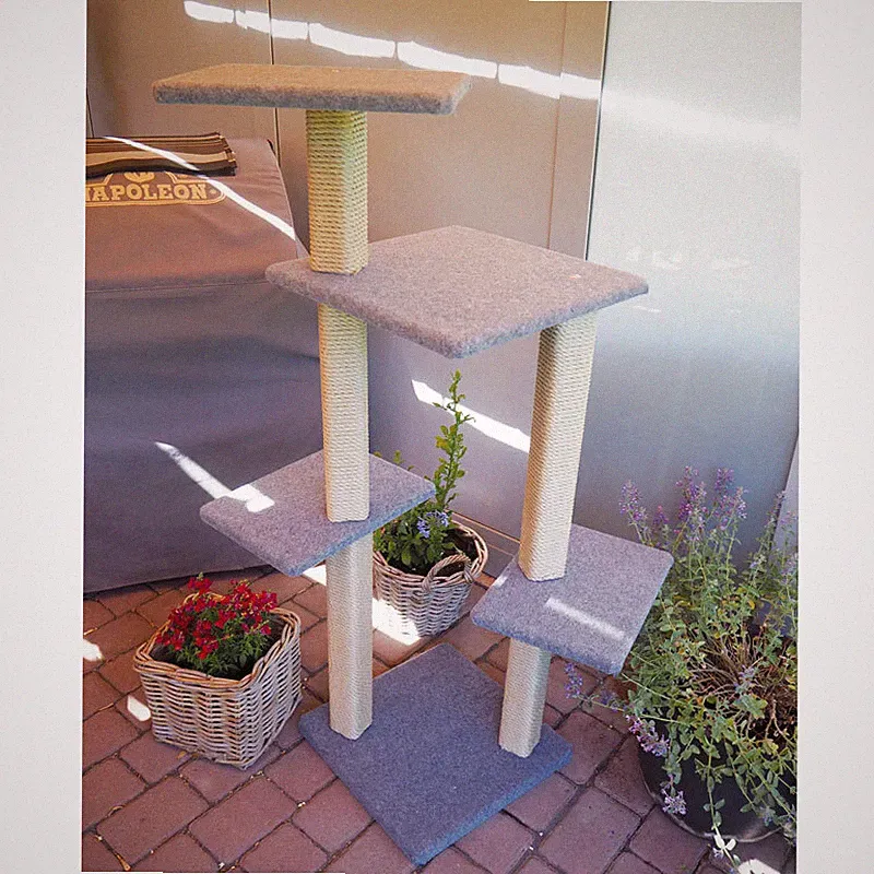 Outdoor Kratzbaum Tina ideal für Balkon und Terrasse