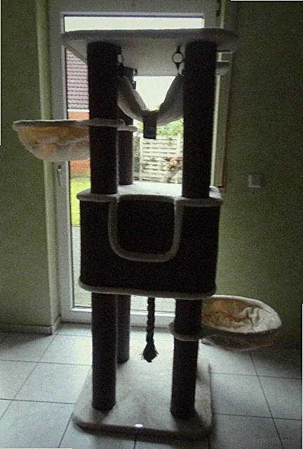 Trixie Kratzbaum XXL Humberto Katzen Katzenkratzbaum creme/grau 174 cm